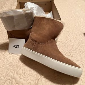NWT Ugg Lynus women’s boot